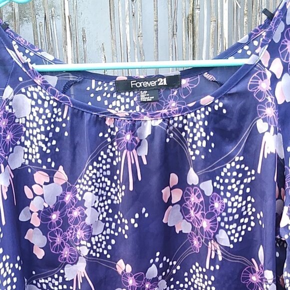 Forever 21 Women's Navy Floral Blouse with Peekaboo Shoulders - S/P - Picture 3 of 12